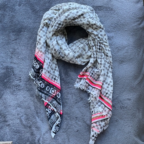 Patterned Ann Taylor Wrap Scarf - Picture 1 of 4